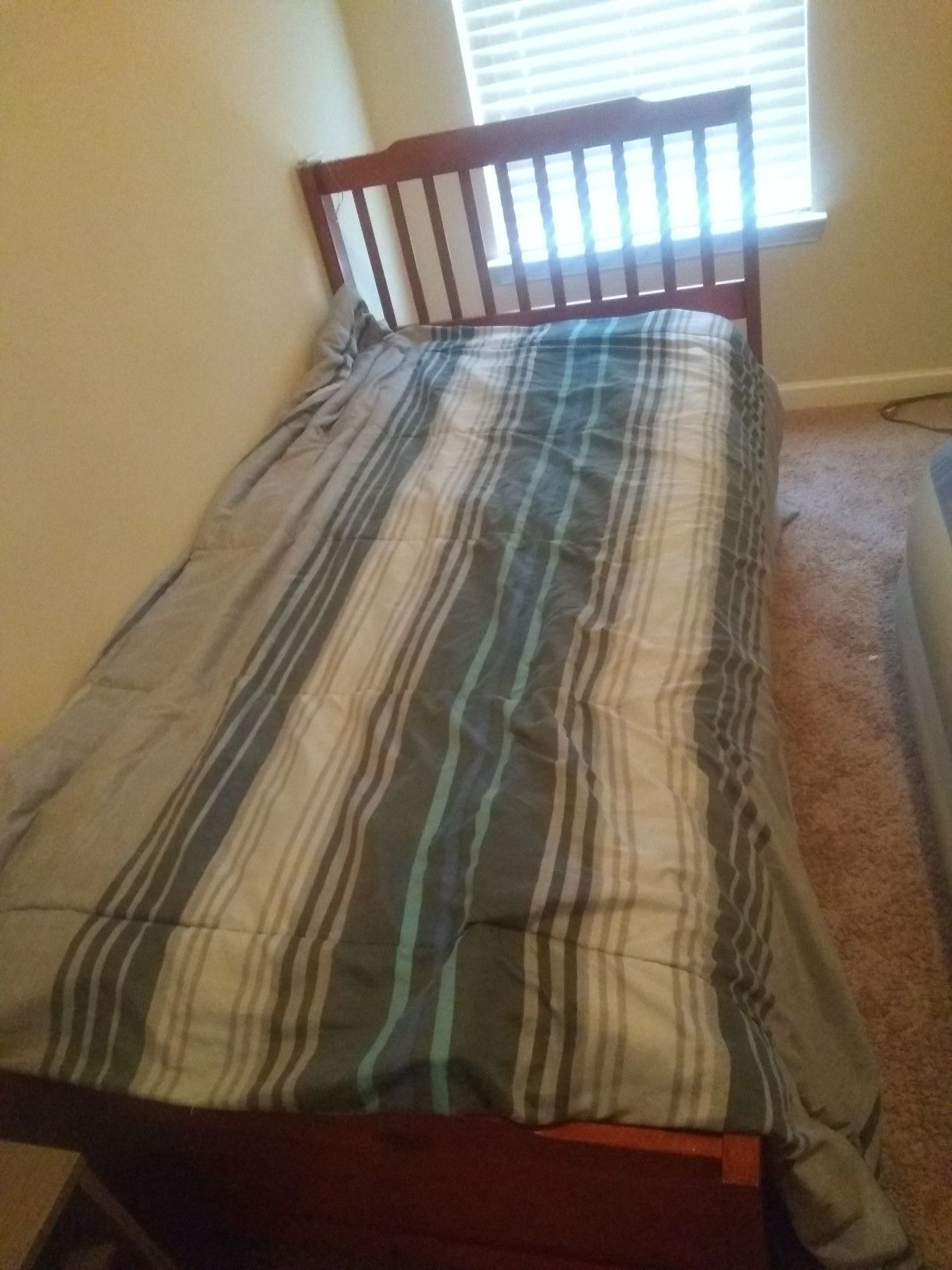 Twin or single bed plus mattress
