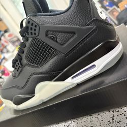 Jordan Black White / Purple  Mens 9,10 