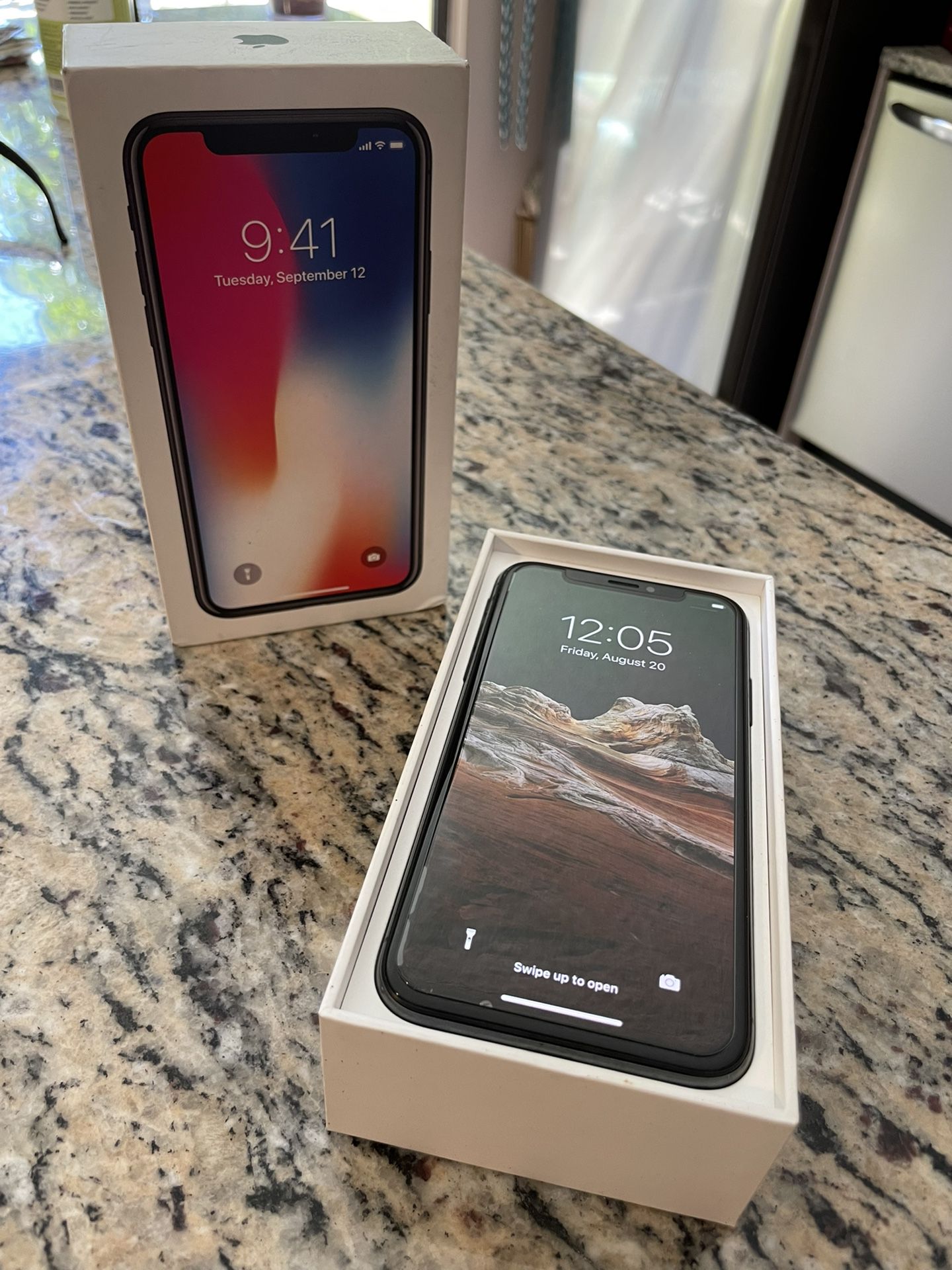 iPhone X UNLOCKED FOR ANY NETWORK W/Box And Charger 