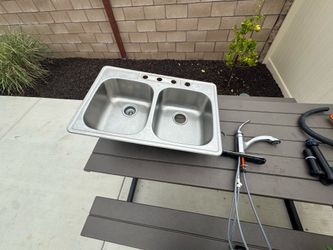 Moen SS sink & faucet