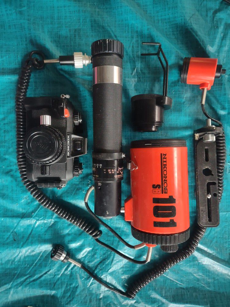 Nikonos 35mm Underwater Camera
