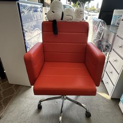 Snoopy House Swivel Vanity Chair 