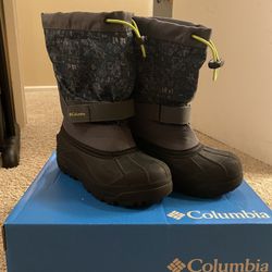 New Columbia Sbow Boots Size 3 Youth