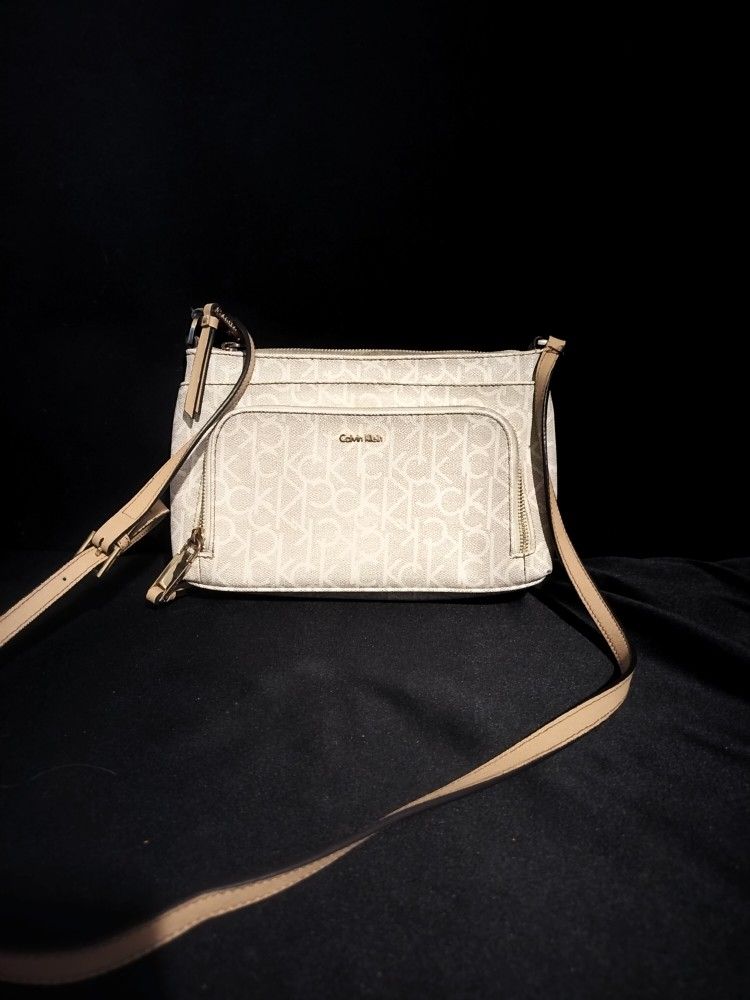 Calvin Klein Women's Hudson Top Zip Signature Crossbody Handbag