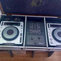 Pioneer CDJ800mk2 (pair) + Rane TTM57SL + Coffin