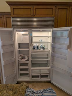 Nice sub zero for sale, no issues
