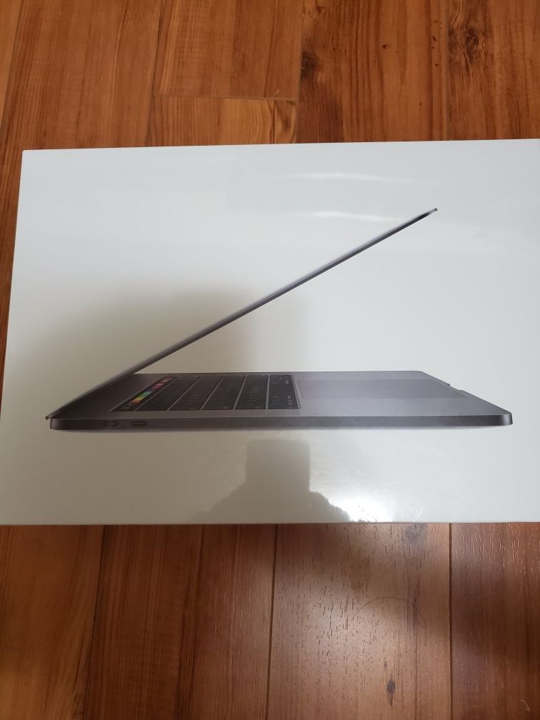 Macbook Pro 15 inches MR952 1TB sealed