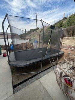 Free rectangular trampoline 8x14