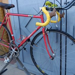56cm.      Road Bike.      SPECIALIZED 