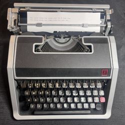 Olivetti Lettera 33 Typewriter