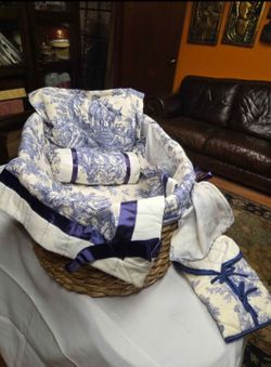 Blue Toile de Jouy Pet  Moses Basket Bedding Set