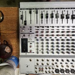 Behringer Euro Rack 12chan.mixer