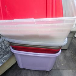 10 PLASTIC STORAGE BINS WITH TOPS!