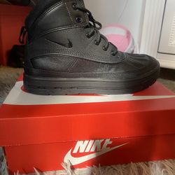 Kid Nike Boots: Great Condition 