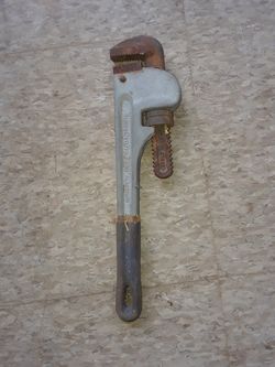 Pipe wrench