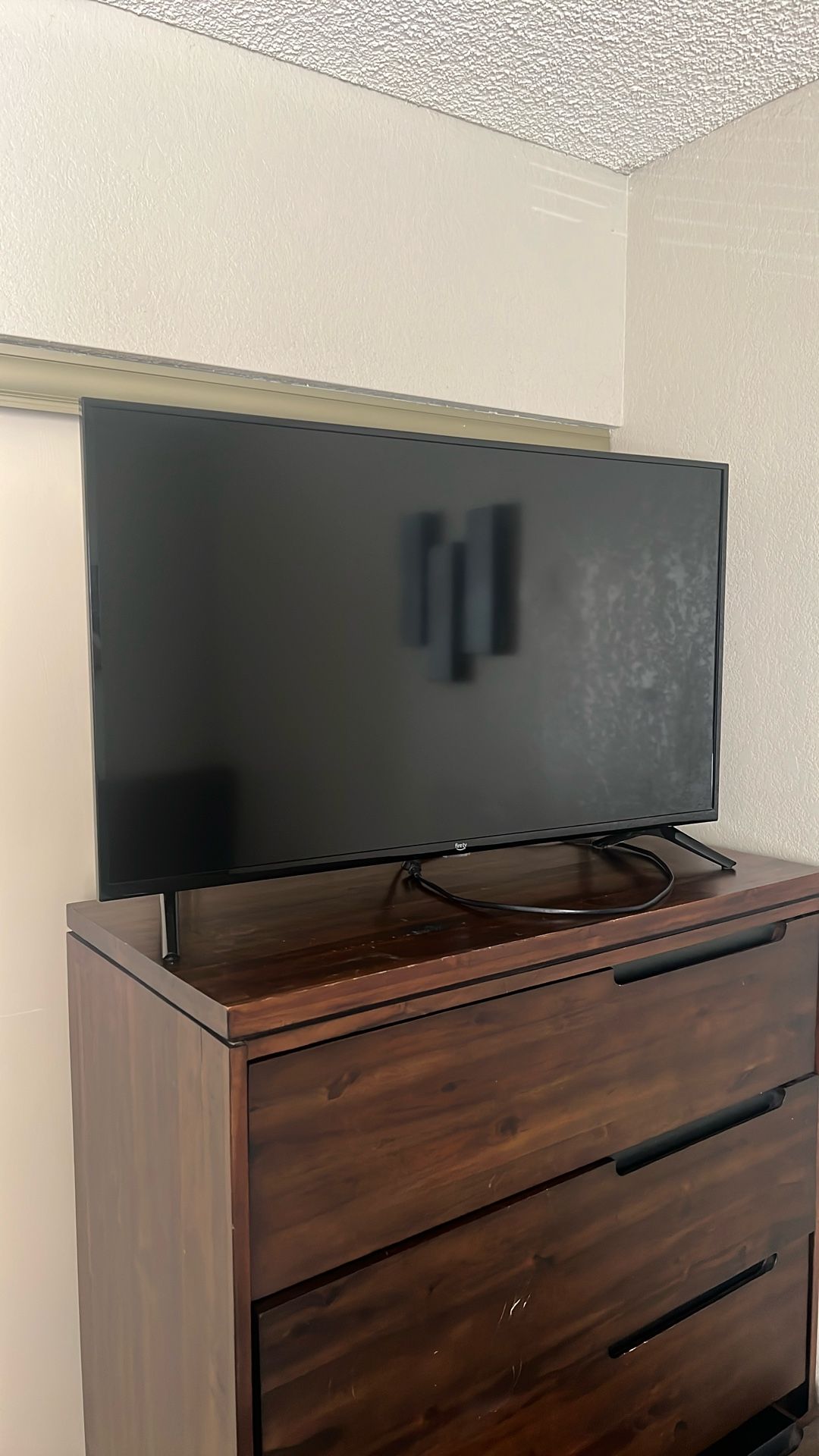 Amazon Fire TV 40" 2-Series, HD smart TV with Fire TV Alexa Voice Remote, stream live TV without cable