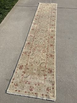 Gorgeous Handmade Vintage Oriental Runner Rug (2’3”x7’7”)