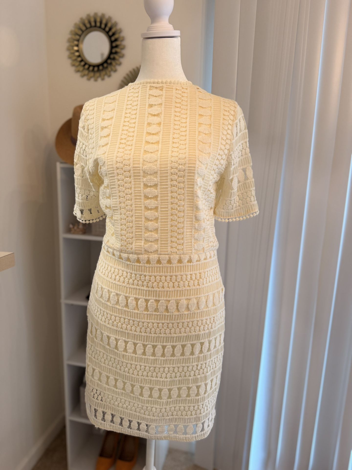 Modern cream short dress (Espress)