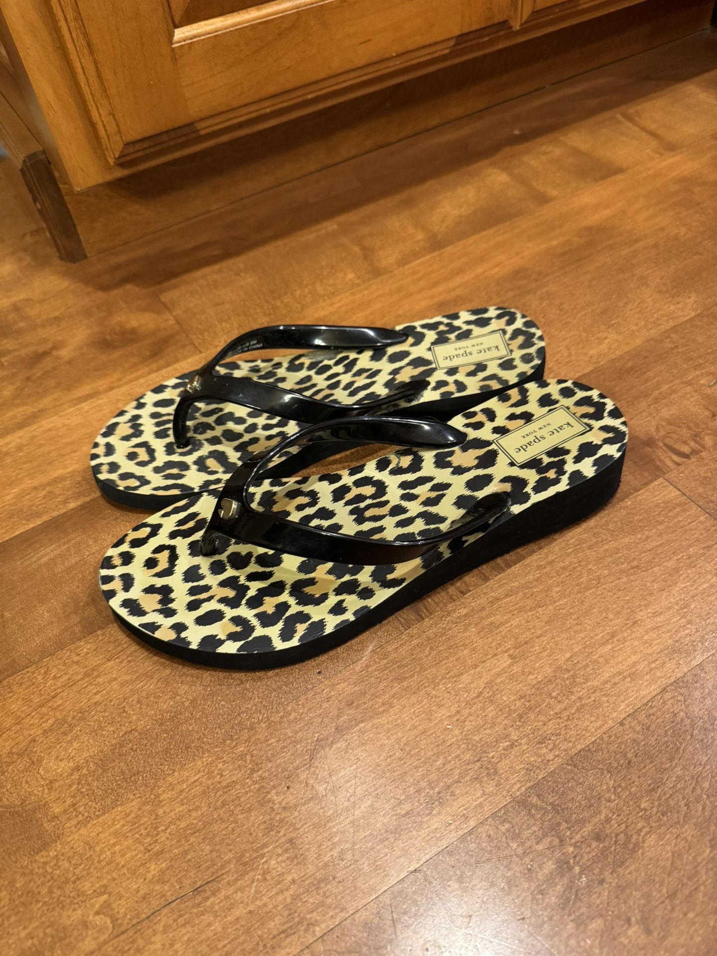 Women’s Cape leopard print flip-flops shipping available