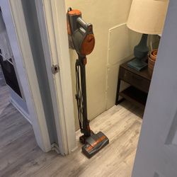 SHARK ROCKET POWERFUL VACCUM