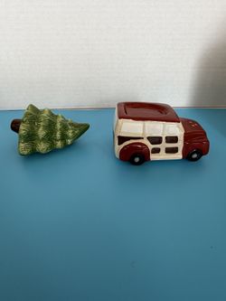 Cracker Barrel Christmas Wagon Salt Pepper Set