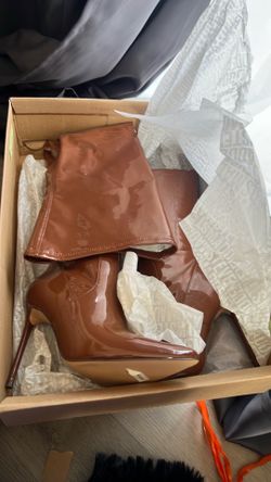 Sexy cognac colored boots!