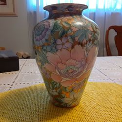  VERY BEAUTIFUL LOOKING TOYO VASE  REALLY  COLORFUL  10,5 INCHES TALL 