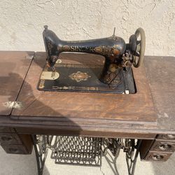 Vintage Sewing Machine 