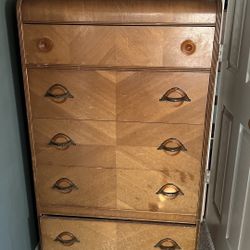 Waterfall dresser