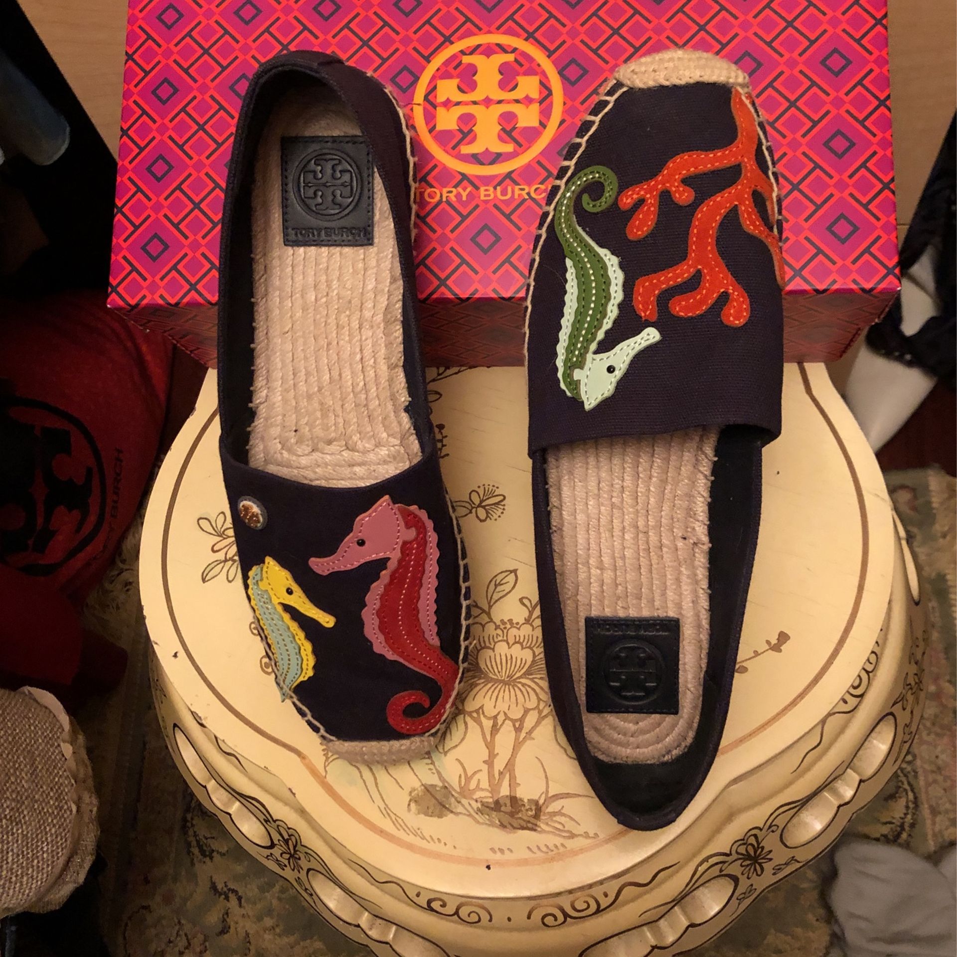 Tory Burch Espadrilles https://.com/redirect/?o=OS5Jbg== Box