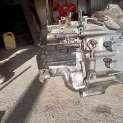 Honda Prelude 99 Transmission All Works Good  It's Have A Crack Esta Tirando Asete Esta Crakiada 