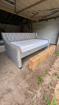 Day bed with trundle