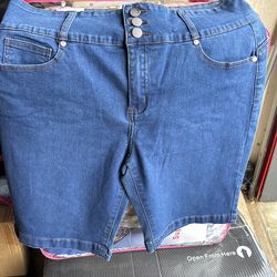 Ladies  Knee length Jean        Size 15/16