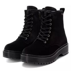 work boots available sizes 71/2 8never 