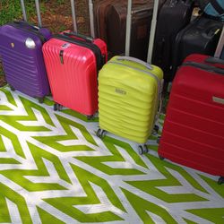 NICE HARD SHELL LUGGAGE 