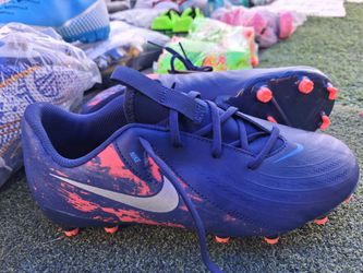 Nike phantom gx2 us size 5.5youth