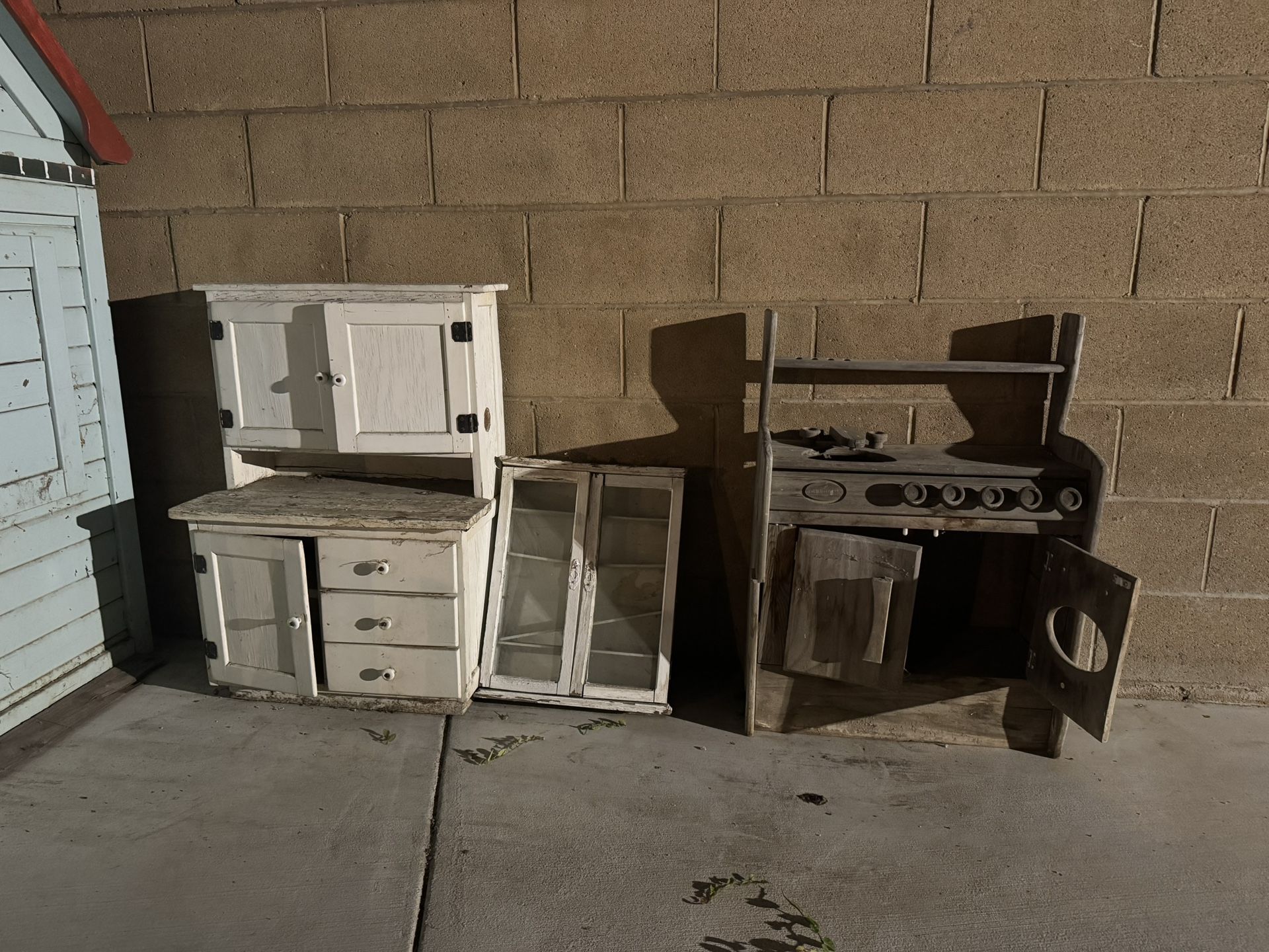 FREE Wooden Kitchen Playsets