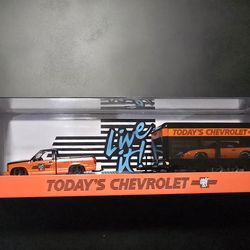 M2 Machines 1:64 1992 Chevrolet C1500 SS 454 & 1985 Camaro IROC-Z R93 25-38