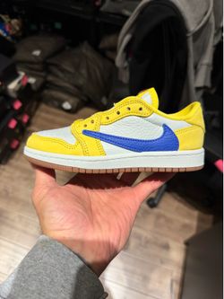 Travis Scott canary yellow 1y