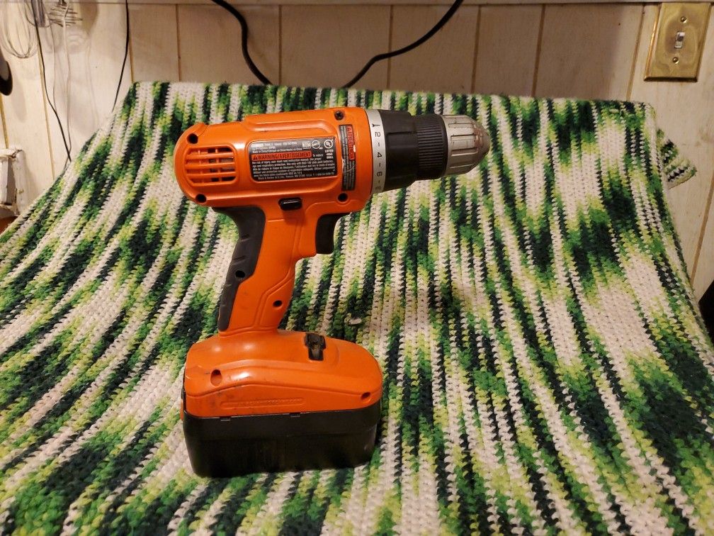 Black And Decker 18 Volt Drill And Battery No.charger But Works Well