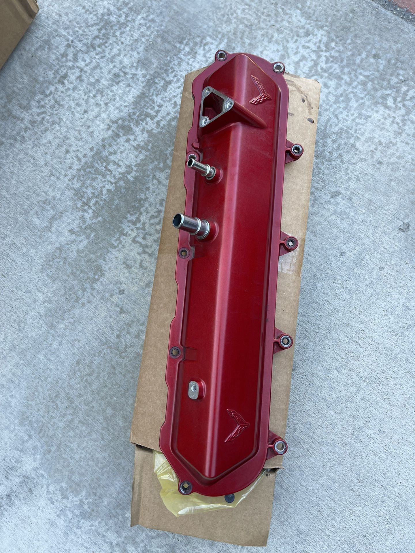 Passenger And Driver Side Valve Cover 