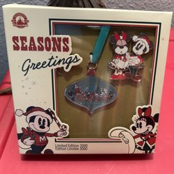Disney Large Pin Seasons Greetings New