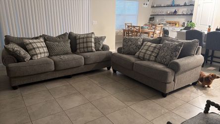 Sofa & loveseat set