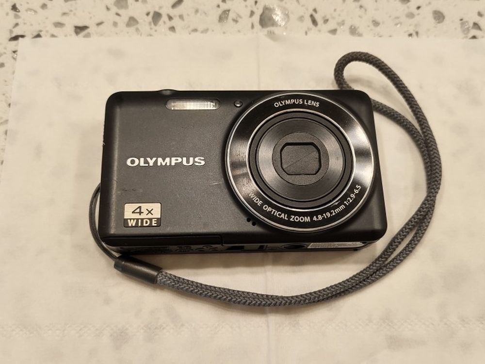 Olympus Portable Digital Camera CCD 12.1MP 4x zoom VG-150