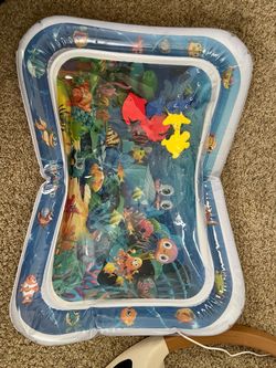 Tummy time water mat
