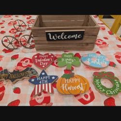 Seasonal Wooden Display Wagon For Counter Top 