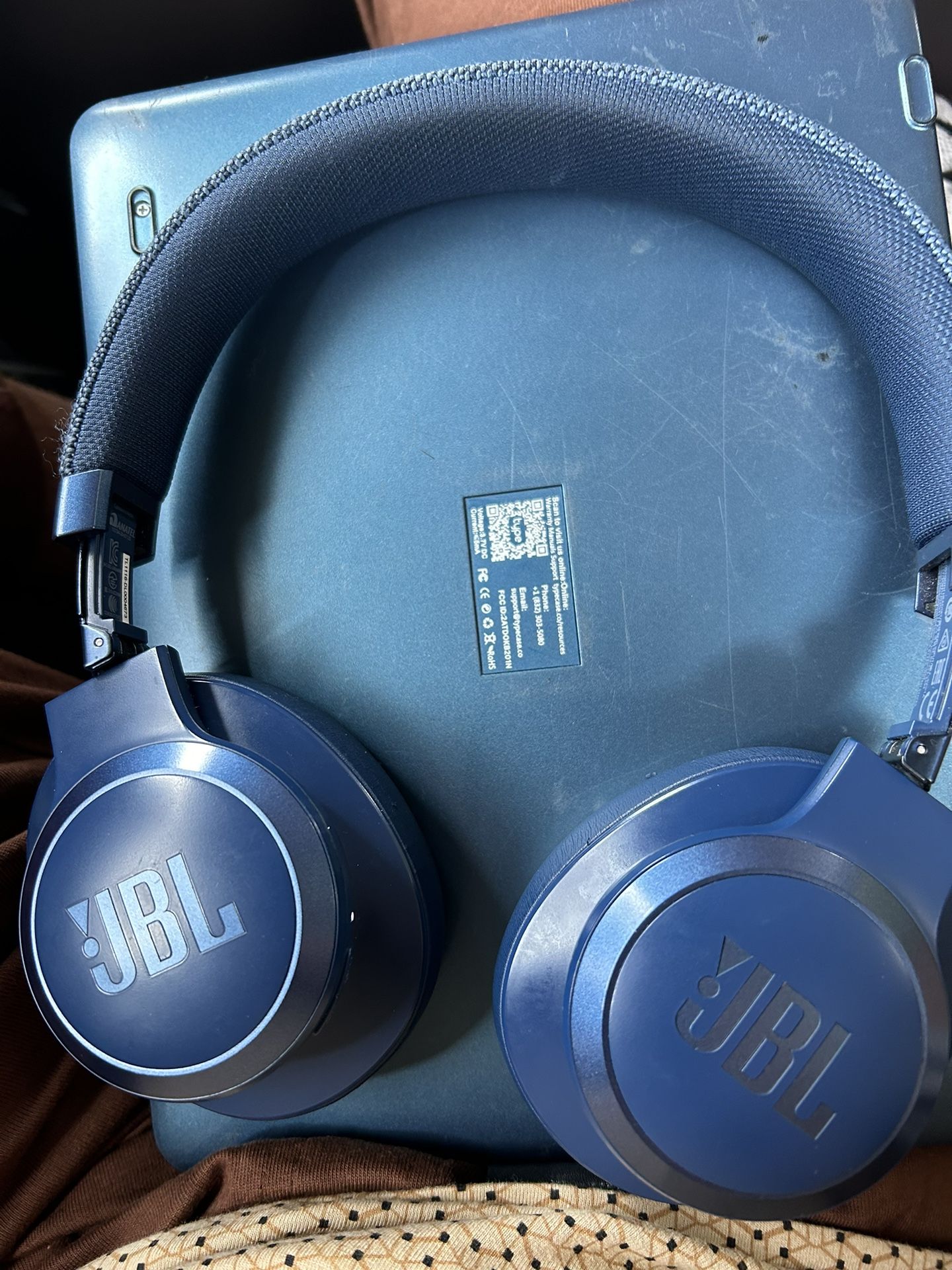 JBL Live 660NC Headphones