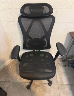 Black Ergonomic Mesh Office Chair – Adjustable + 360 Swivel