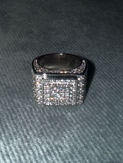 Men’s 3ct wedding/pinky ring. Retail: $400