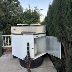 Food Trailer 